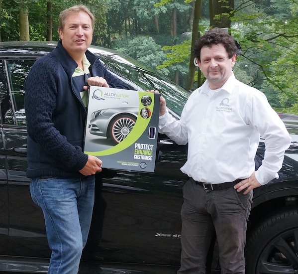 Rob van Someren met AlloyGator verpakking